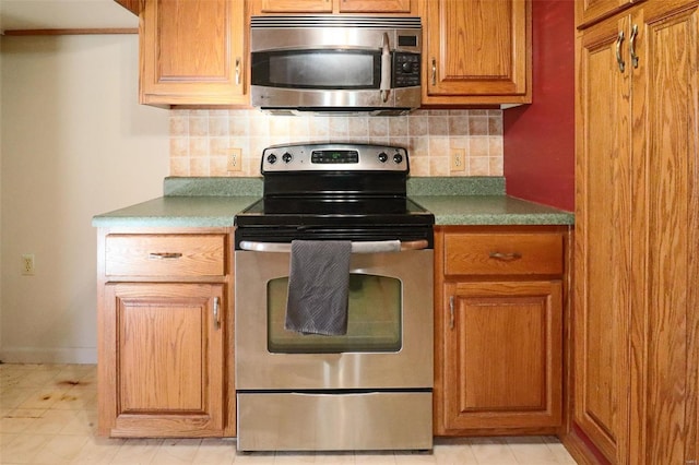 kitchen with backsplash and stainless steel appliances