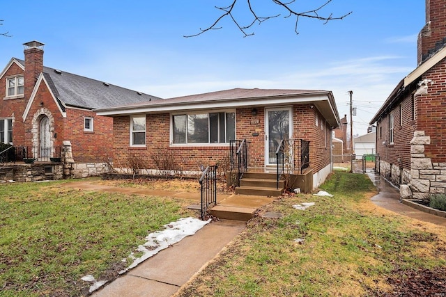 view of front of home with a front lawn