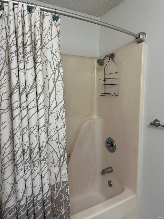 bathroom featuring shower / tub combo