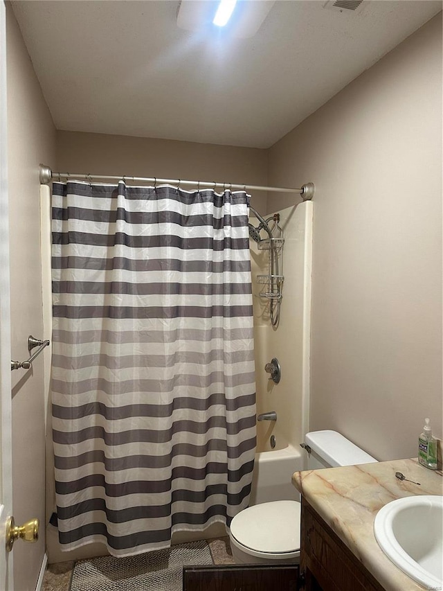 full bathroom featuring shower / tub combo with curtain, vanity, and toilet