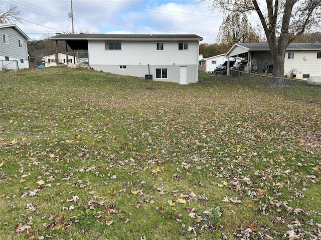 back of house featuring a lawn