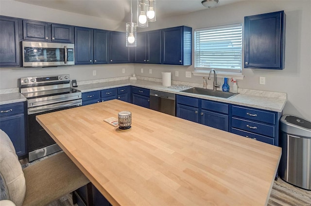 kitchen with blue cabinetry, sink, and appliances with stainless steel finishes