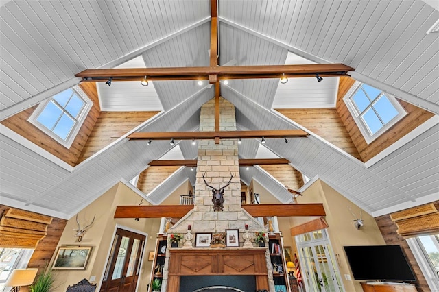 room details featuring a skylight