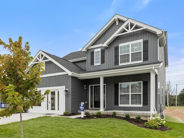 craftsman house with a front lawn