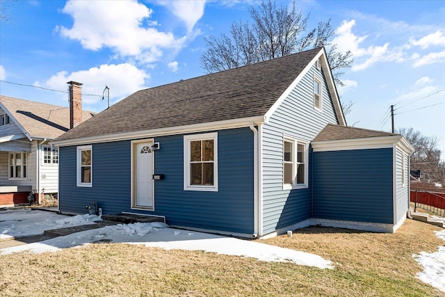 view of front of home with a front yard