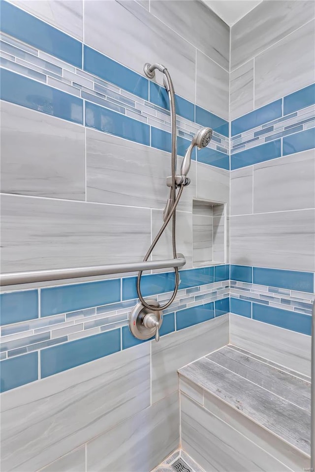 room details featuring a tile shower