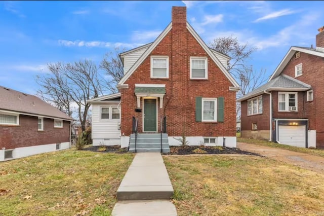 view of front of property with a front yard