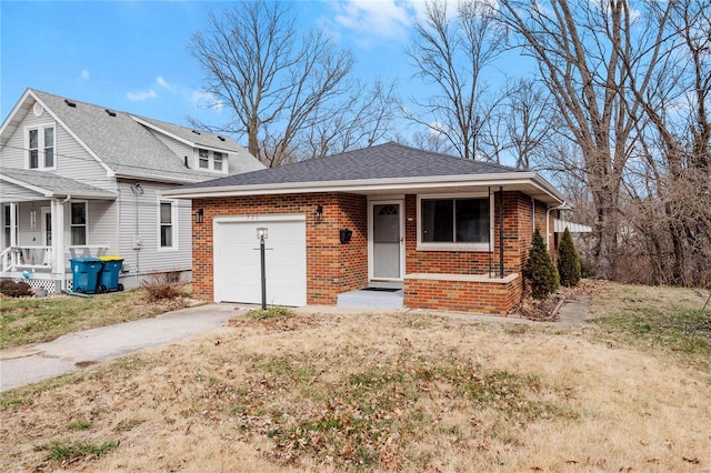 view of front of property featuring a garage and a front lawn