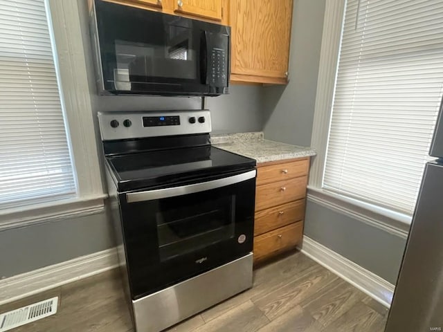 kitchen with dark wood-type flooring and electric range