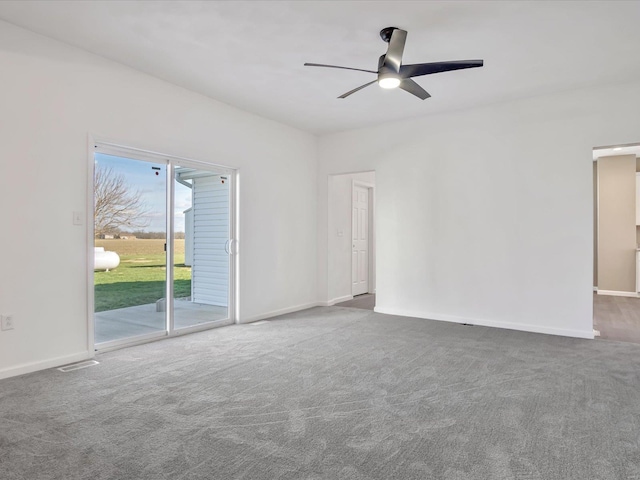 carpeted empty room featuring ceiling fan