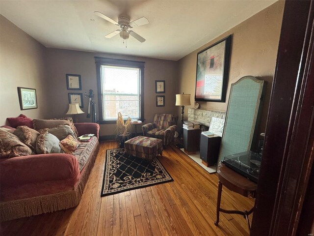 living room featuring hardwood / wood-style flooring and ceiling fan