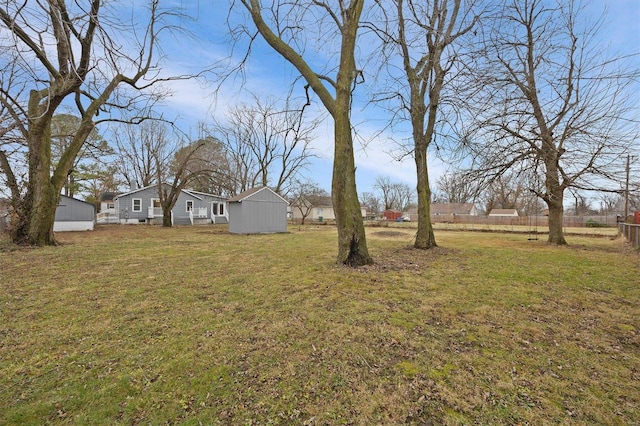 view of yard featuring a storage unit