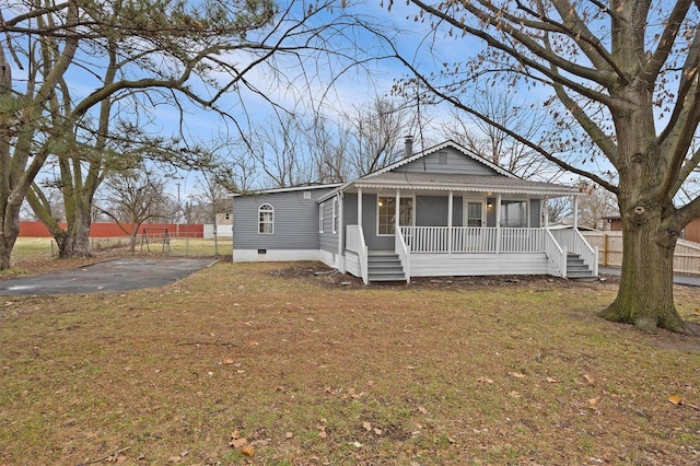 view of front of home featuring covered porch and a front yard