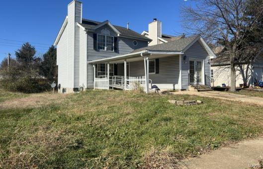 view of front of home featuring a porch and a front yard