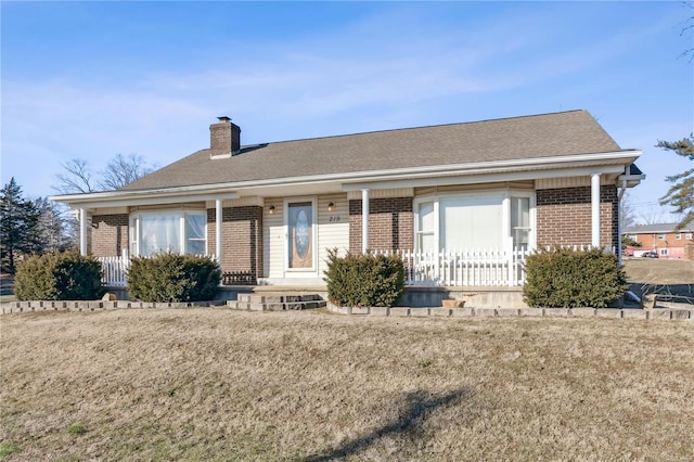 ranch-style home featuring a front yard