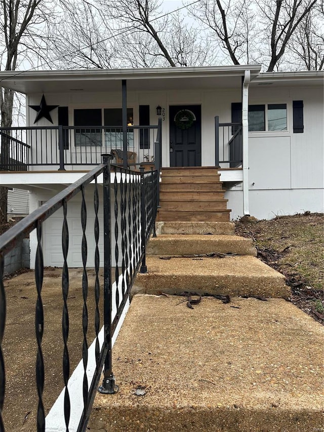 entrance to property featuring covered porch