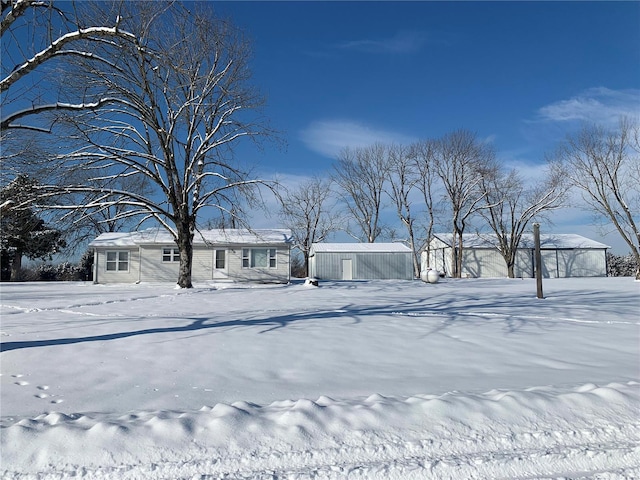 view of yard layered in snow