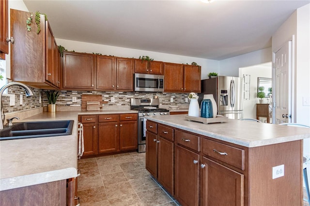 kitchen with tasteful backsplash, sink, a kitchen island, and appliances with stainless steel finishes