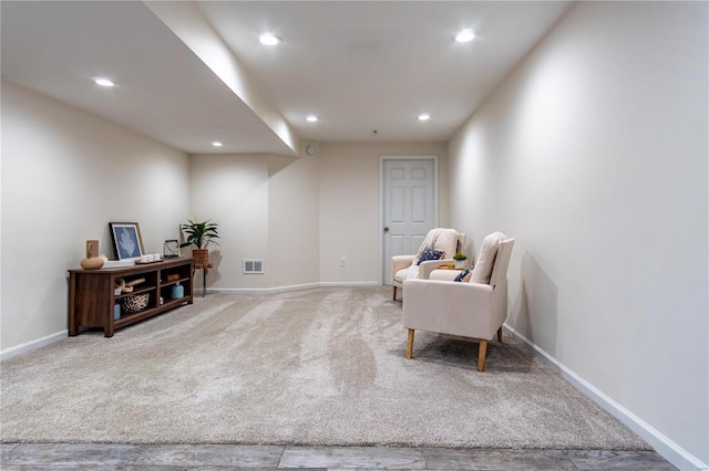 living area featuring carpet