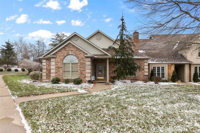 view of front of home featuring a front yard