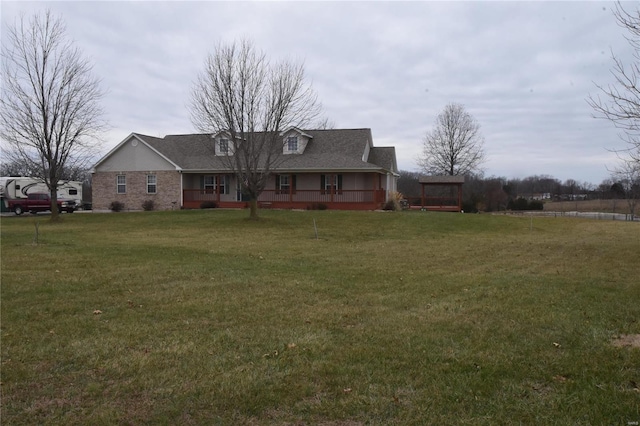 view of front of house featuring a front lawn