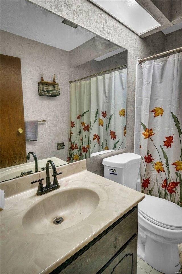 bathroom with tile patterned floors, vanity, a shower with shower curtain, and toilet