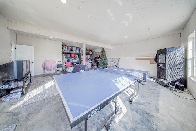 game room with concrete floors