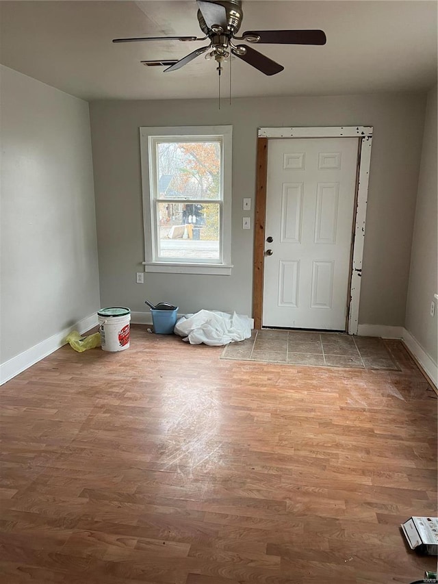 entryway featuring ceiling fan