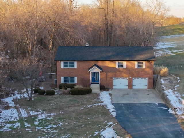 view of front of house featuring a garage