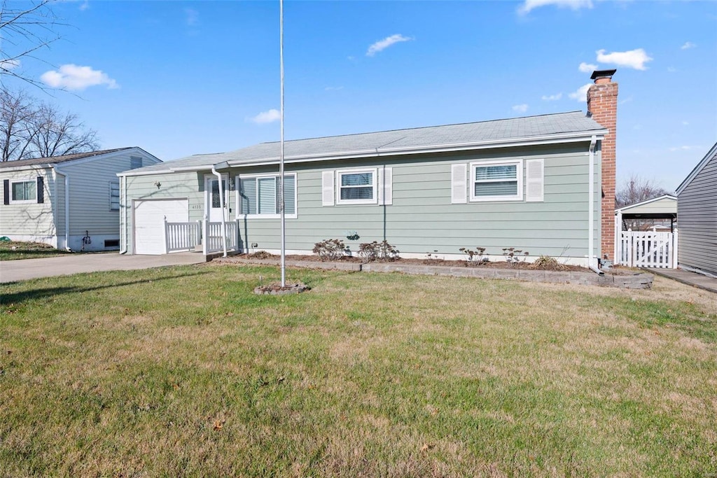 view of front of home featuring a garage and a front lawn