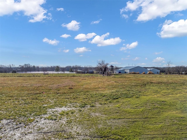 view of yard featuring a rural view