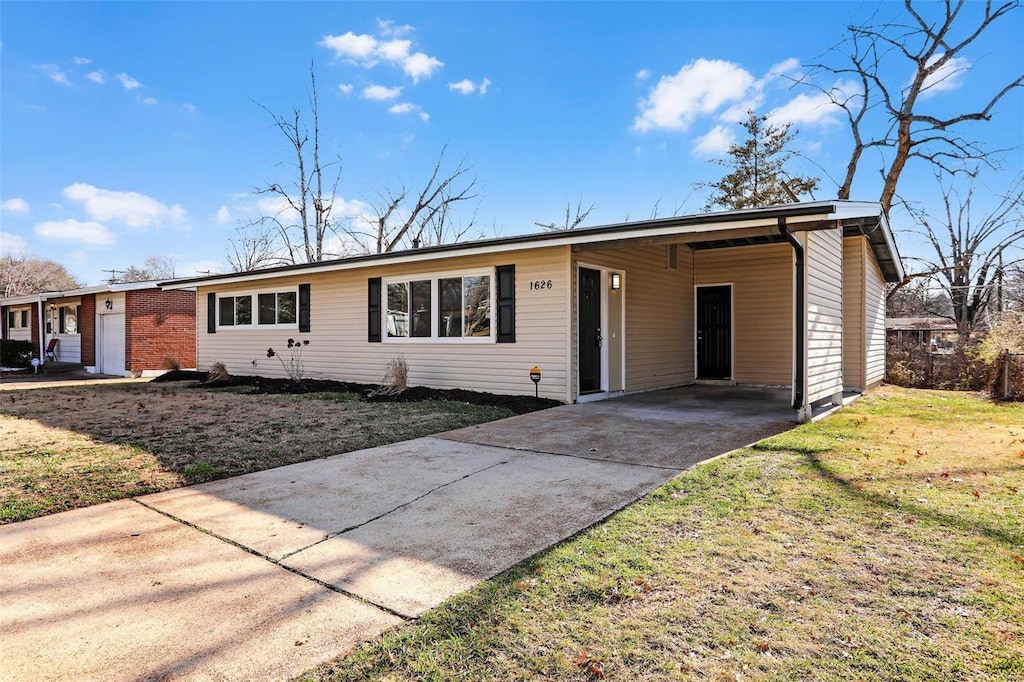 single story home featuring a carport and a front yard