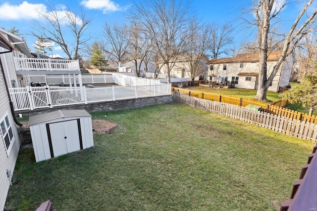 view of yard featuring a storage shed