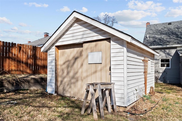 view of outdoor structure featuring an outdoor structure and fence