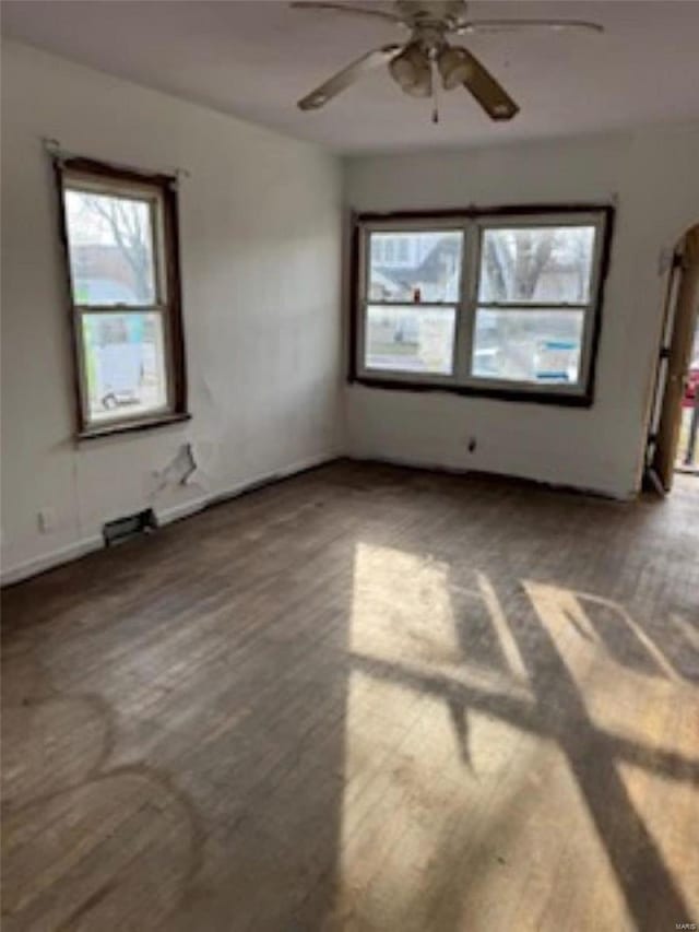 empty room featuring ceiling fan