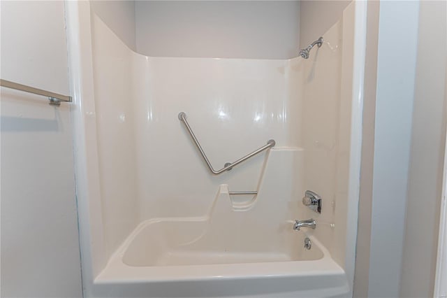 bathroom featuring shower / tub combination