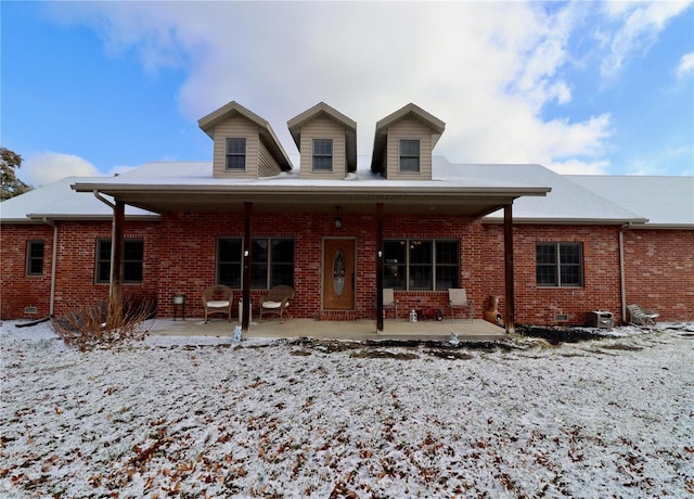 view of front of house featuring a patio