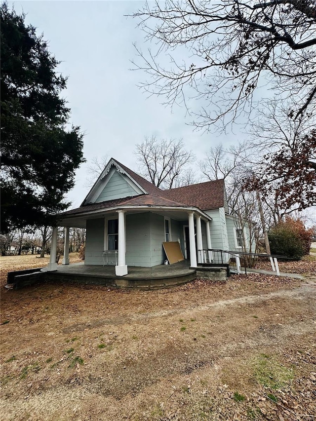 view of front of house featuring covered porch