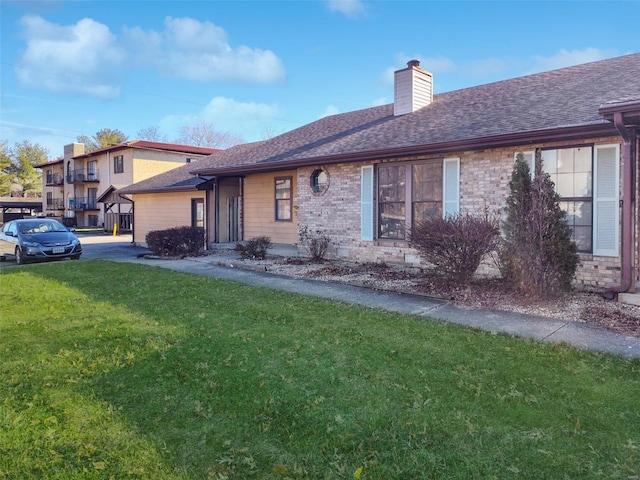 view of front of property with a front yard