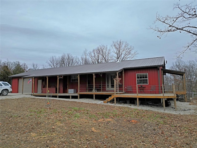 view of front of property featuring covered porch