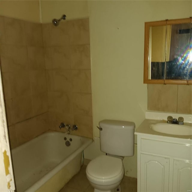 full bathroom with toilet, vanity, and tiled shower / bath