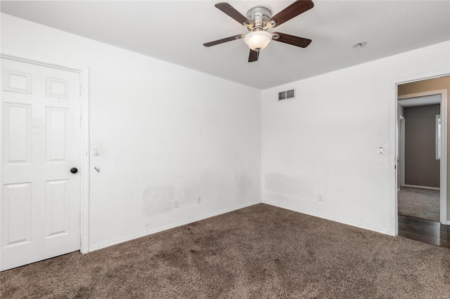 carpeted empty room featuring ceiling fan