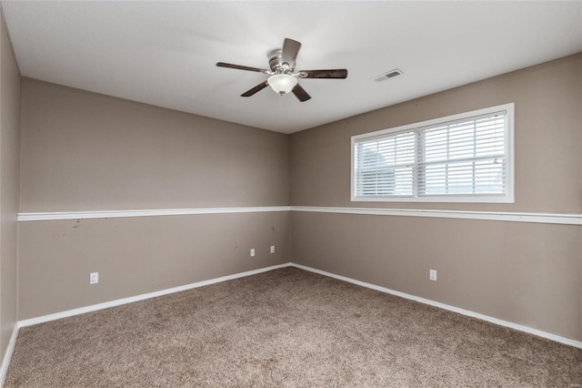 carpeted empty room featuring ceiling fan