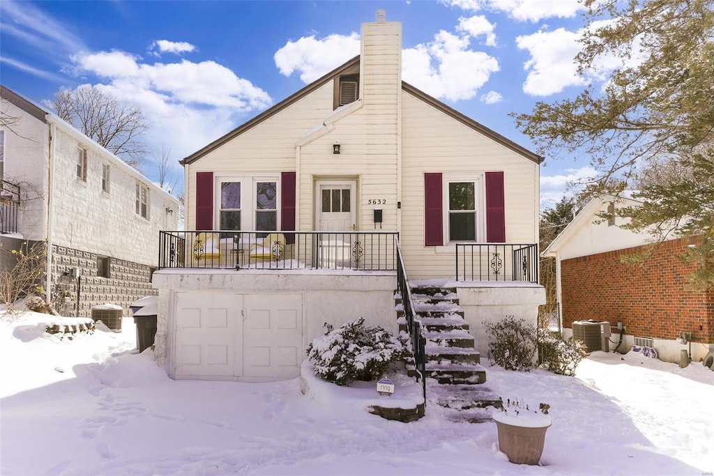 view of front of property featuring central AC