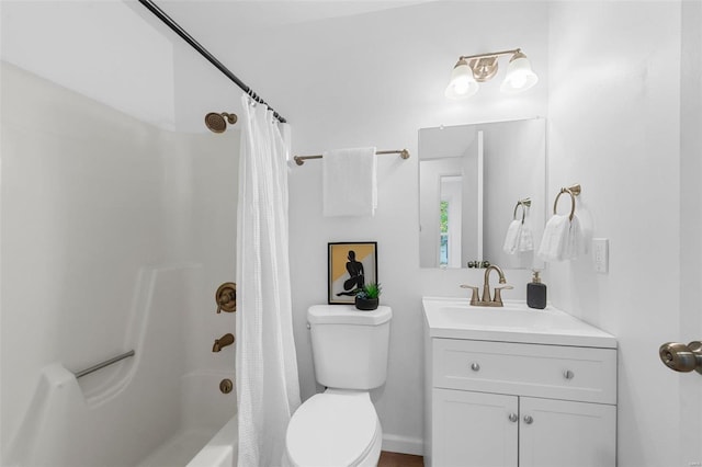 full bathroom with toilet, vanity, and shower / bath combo