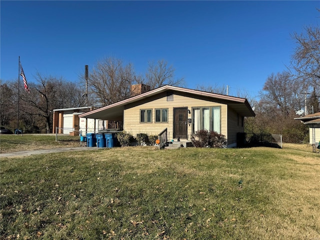 view of front of home with a front lawn and a carport