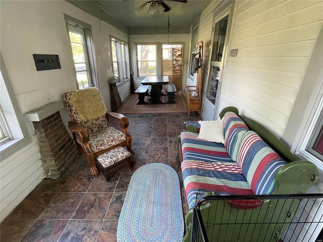 sunroom with ceiling fan