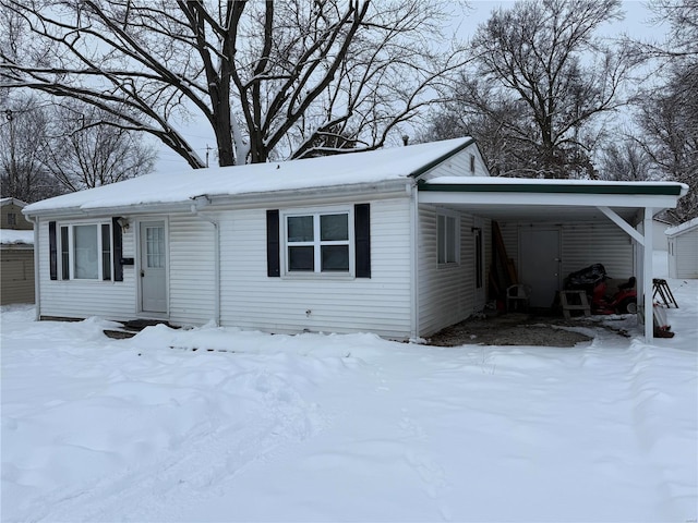 view of front facade with a carport