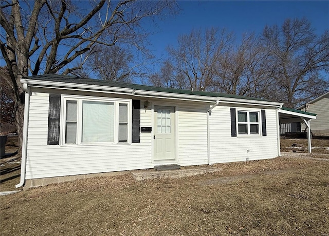 view of front facade with a carport