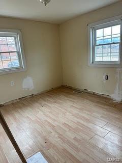 unfurnished room featuring light hardwood / wood-style flooring